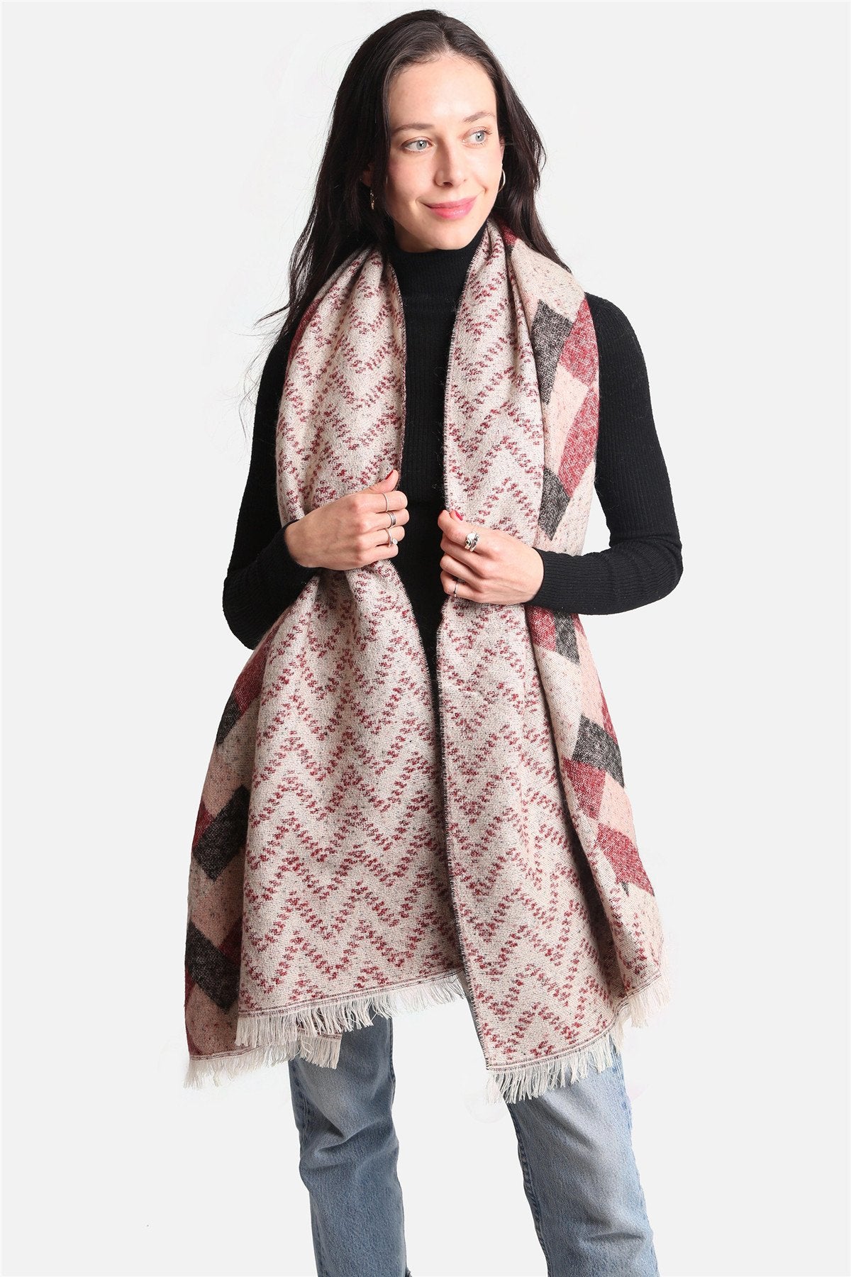 Zigzag Printed Oblong Scarf With Short Fringes 